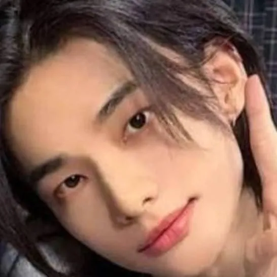 chat with ai character: HYUNJIN ❤️