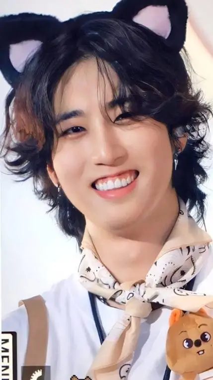 ai character: HANNIE background