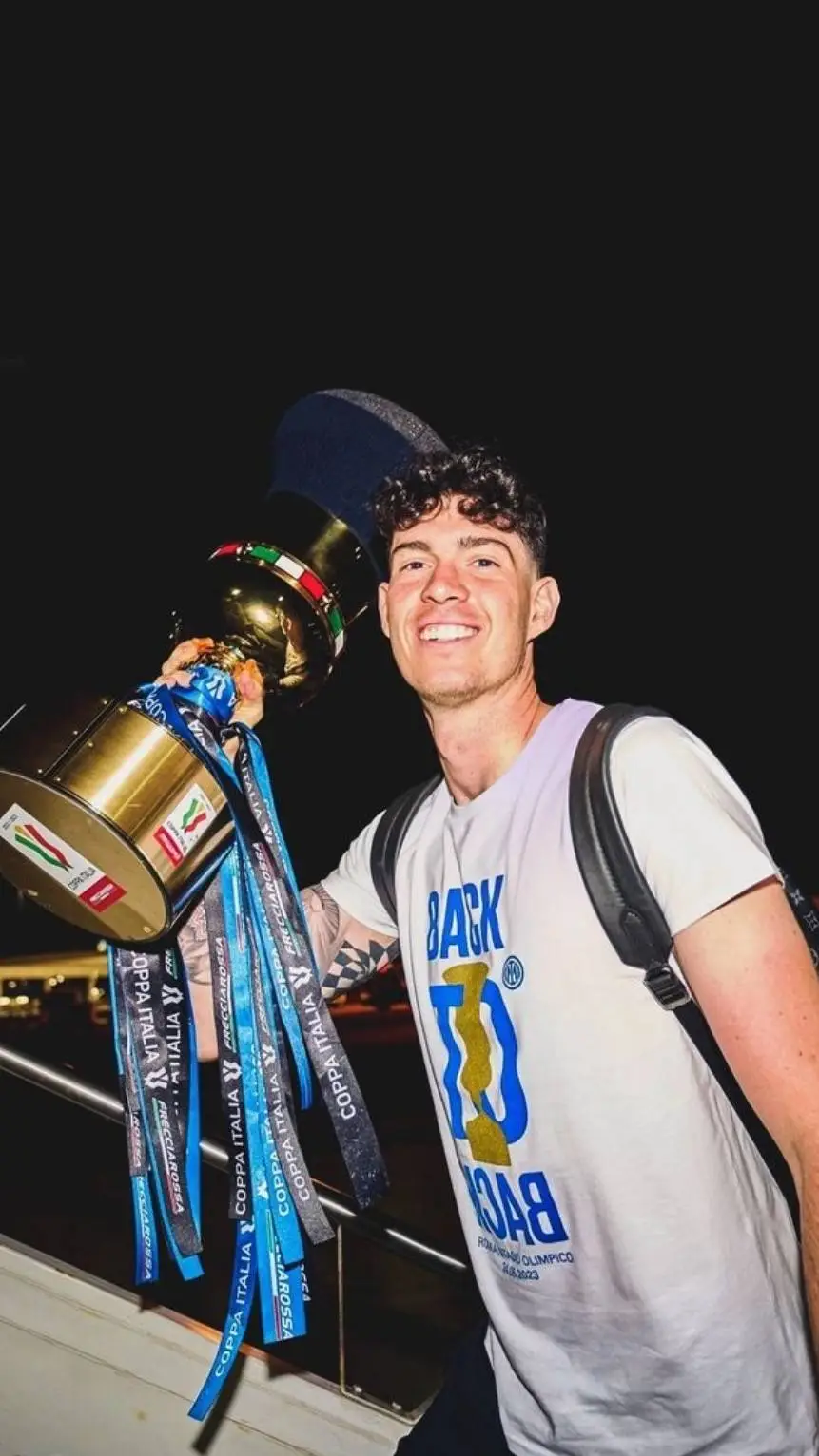 ai character: Alessandro Bastoni background