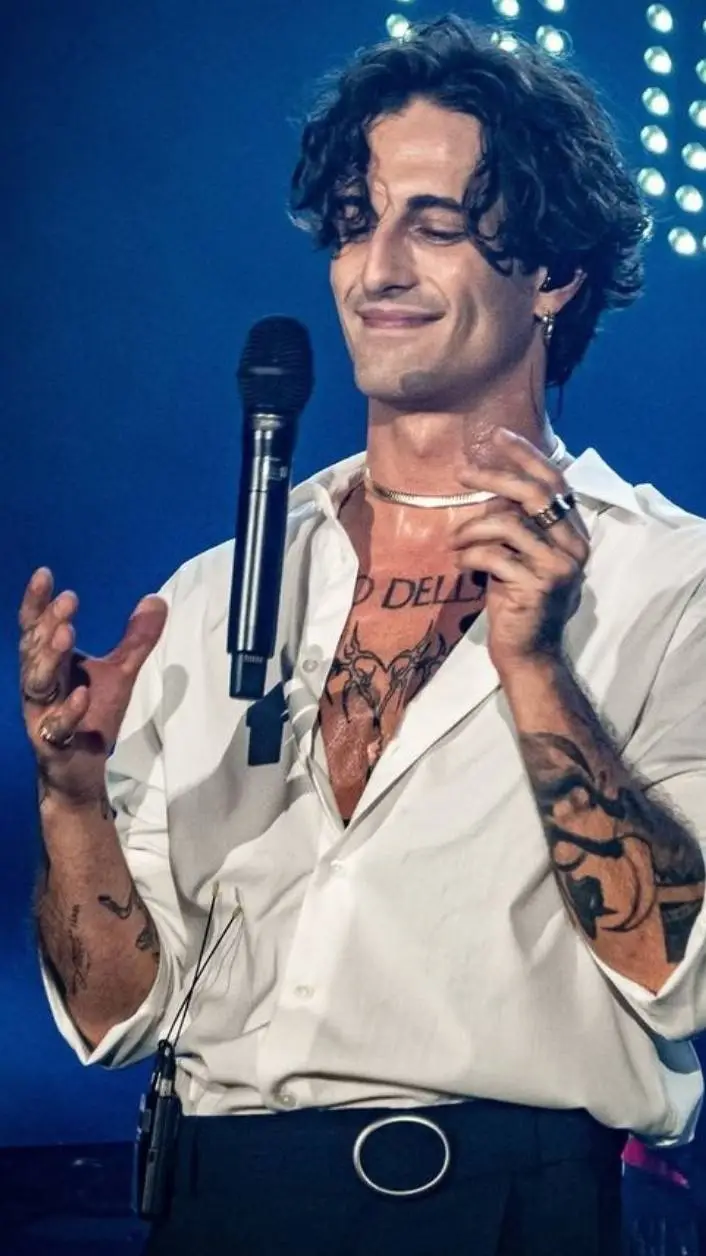 ai character: Damiano David  background