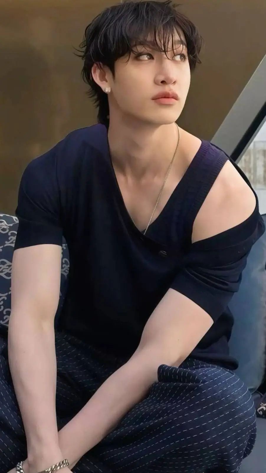 ai character: Banchan  background