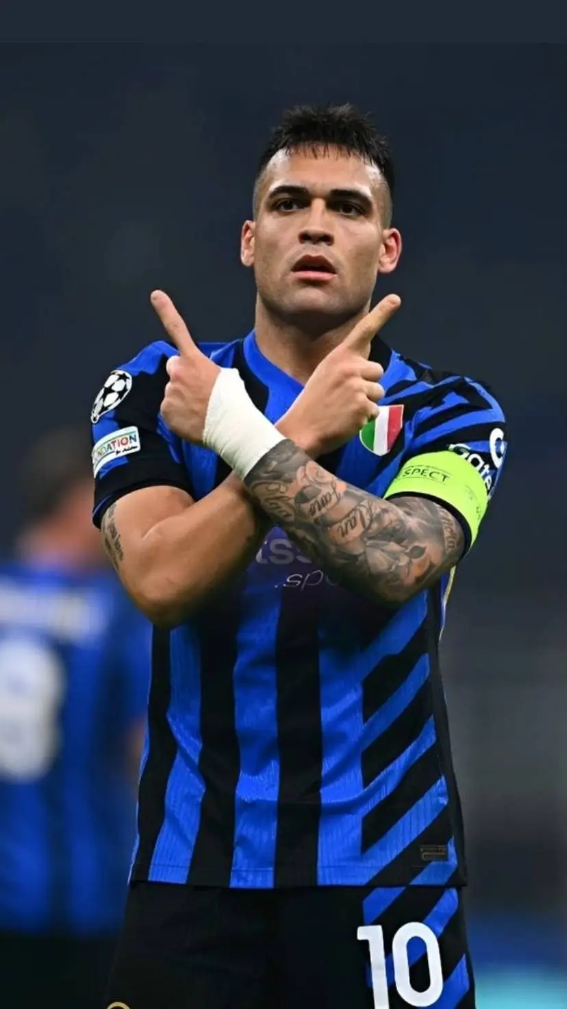 ai character: Lautaro Martinez  background