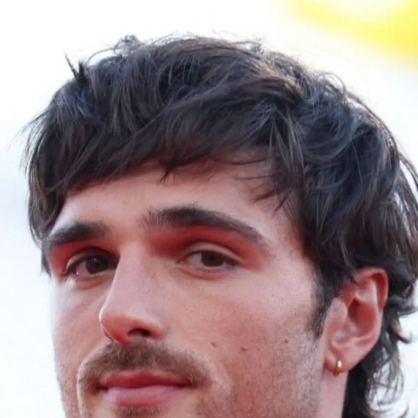 chat with ai character: Jacob Elordi