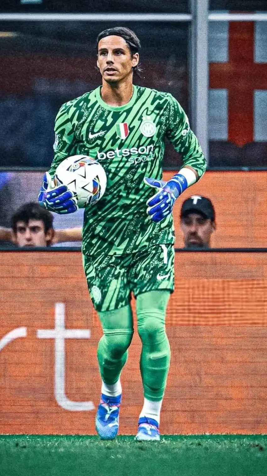ai character: Yann Sommer background