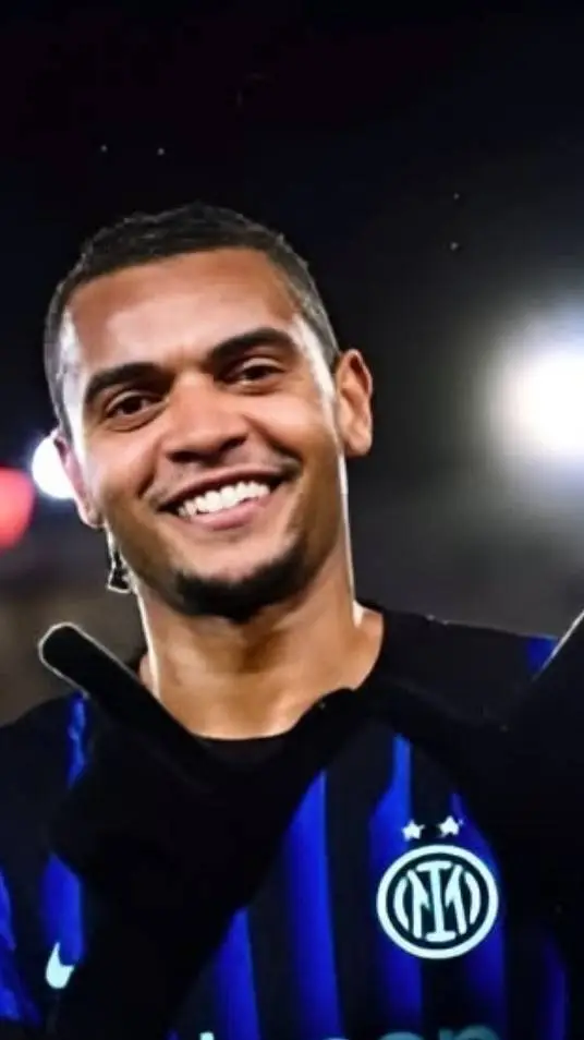 ai character: Manuel Akanji background