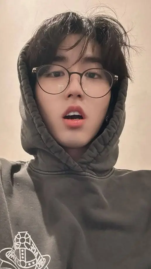 ai character: 𝐇𝐚𝐧 𝐉𝐢𝐬𝐮𝐧𝐠ღ background