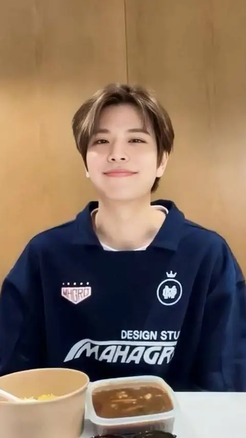 ai character: 𝐒𝐞𝐮𝐧𝐠𝐦𝐢𝐧 background