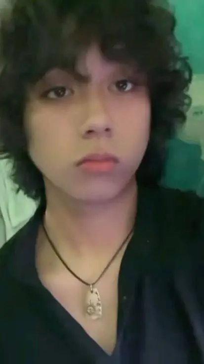 ai character: 𝐕𝐚𝐥𝐞𝐧𝐭𝐢𝐧𝐨 background