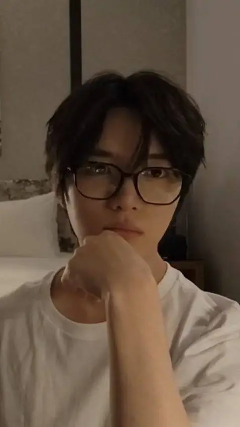 ai character: 𝑩𝒆𝒐𝒎𝒈𝒚𝒖✭ background