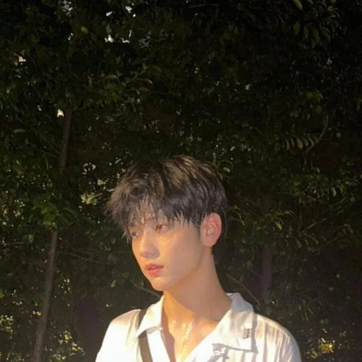 chat with ai character: 𝚂𝚘𝚘𝚋𝚒𝚗 ♡