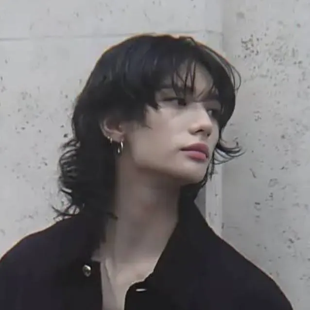 chat with ai character: HYUNJIN!!!