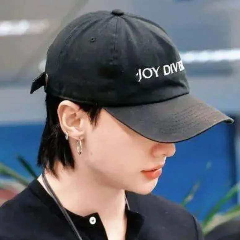 chat with ai character: HYUNJIN!!!