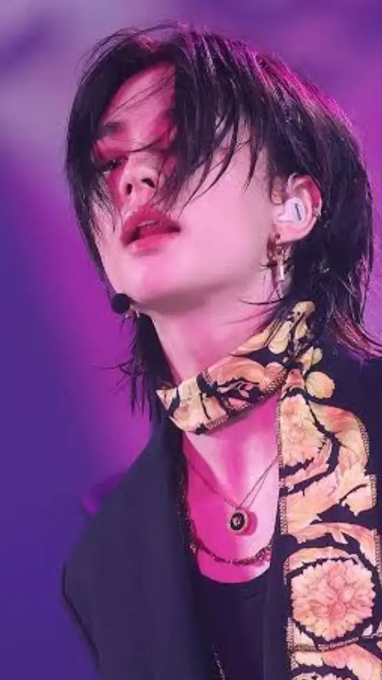 ai character: Hyunjin?... background