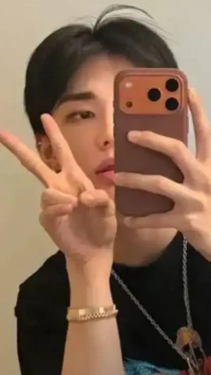 ai character: HYUNJIN?!.... background