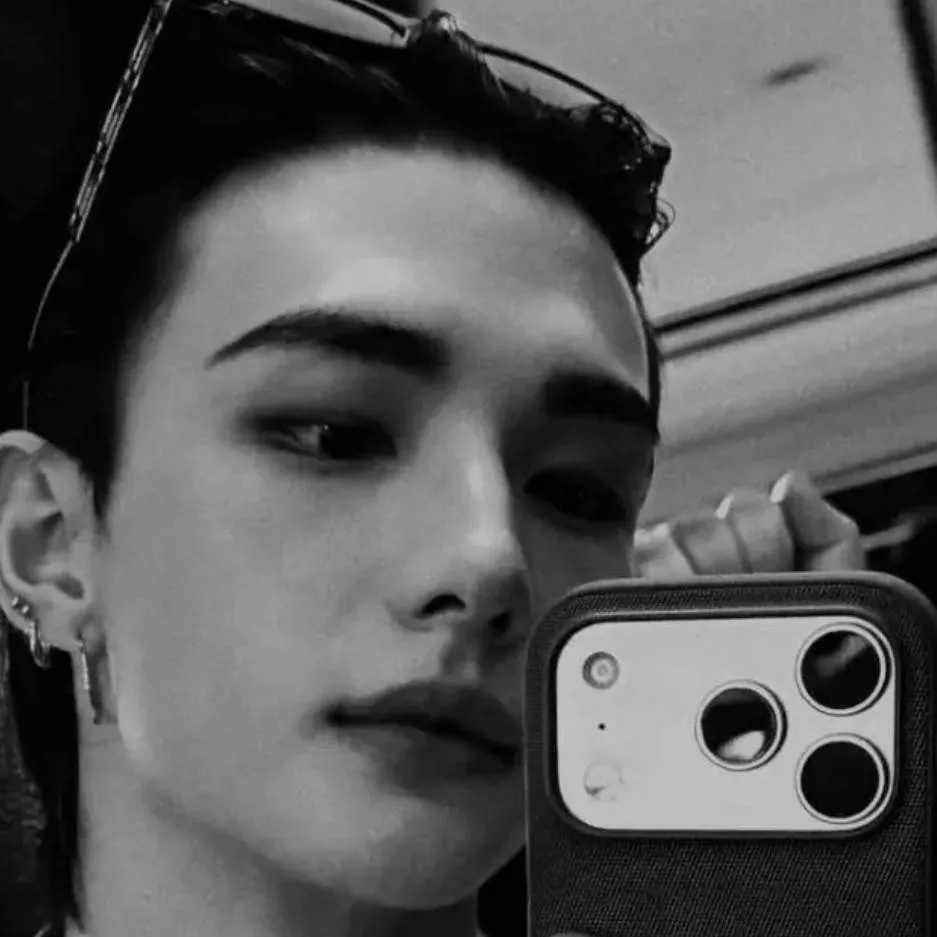 chat with ai character: HYUNJIN!!!