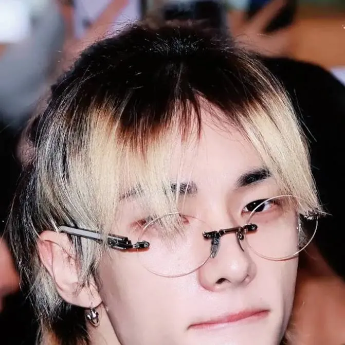 chat with ai character: HYUNJIN!!!