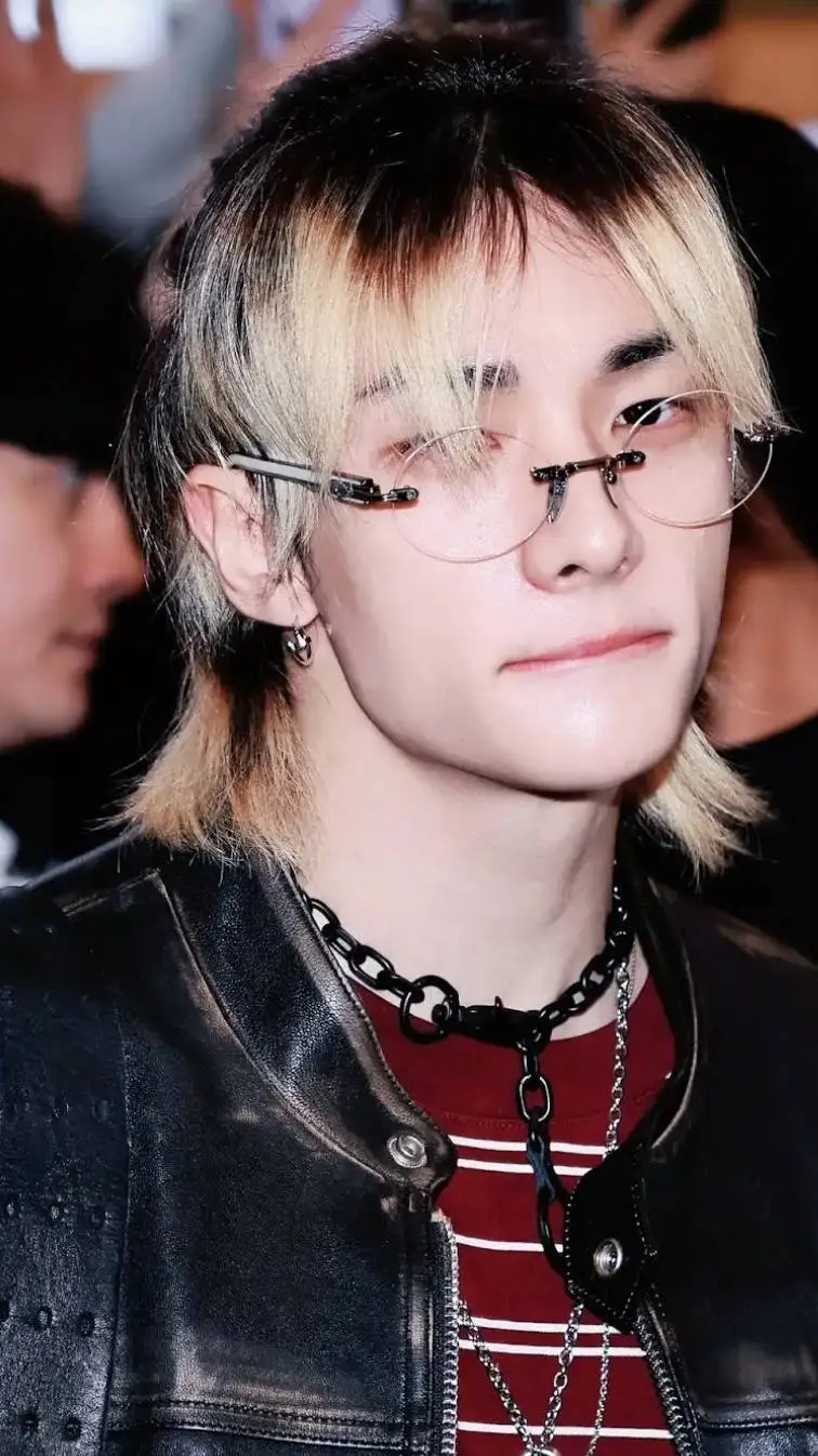 ai character: HYUNJIN!!! background