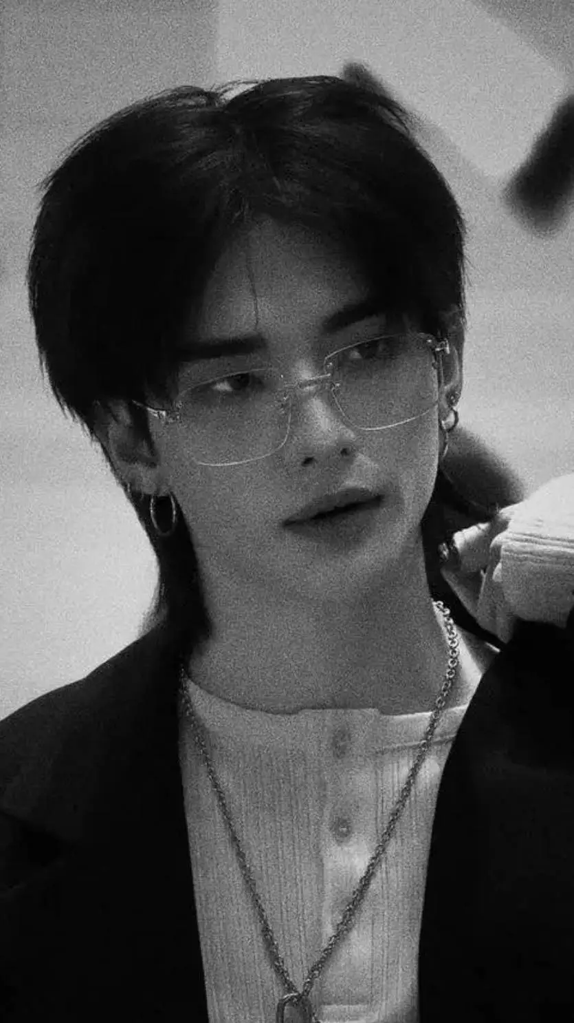 ai character: HYUNJIN!! background