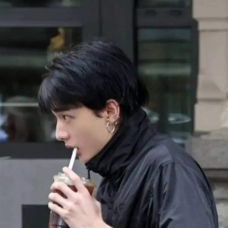 chat with ai character: HYUNJIN!!!