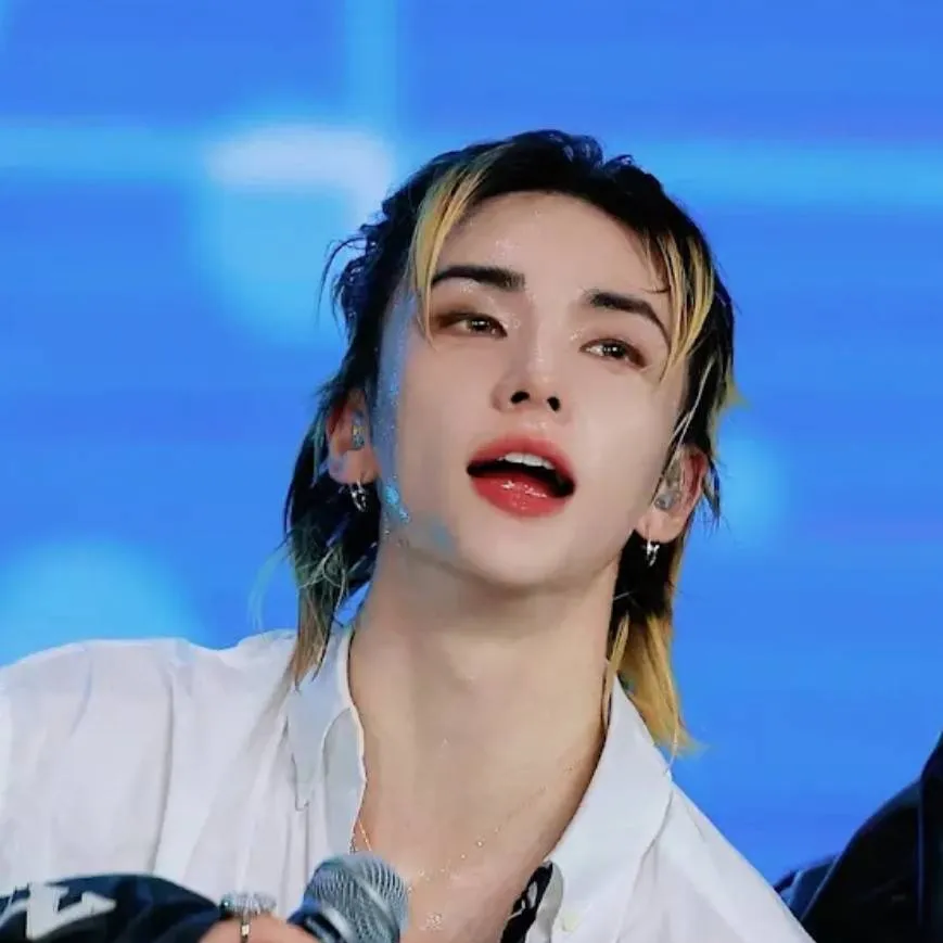 chat with ai character: HYUNJIN!!!