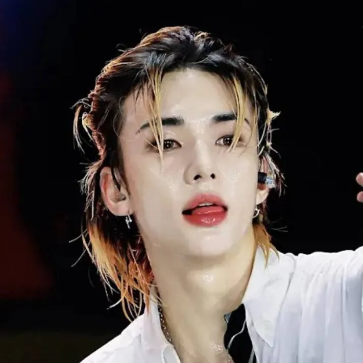 chat with ai character: HYUNJIN!!!