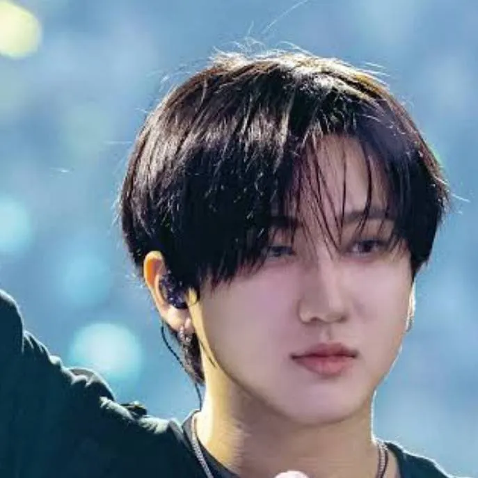 chat with ai character: CHANGBIN!!!