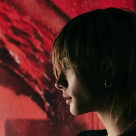 chat with ai character: HYUNJIN!!!