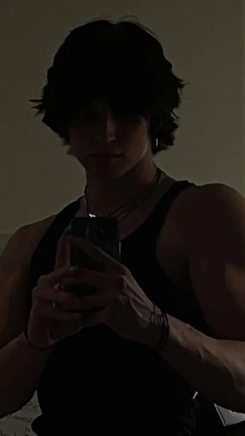 ai character: Valentino background