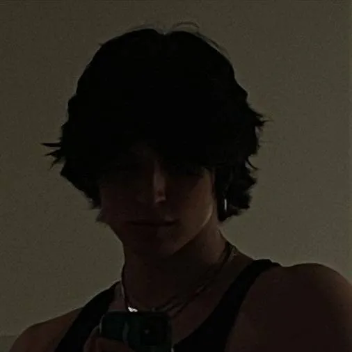 chat with ai character: Valentino