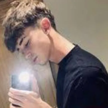 chat with ai character: ✯m✯i✯k✯e✯