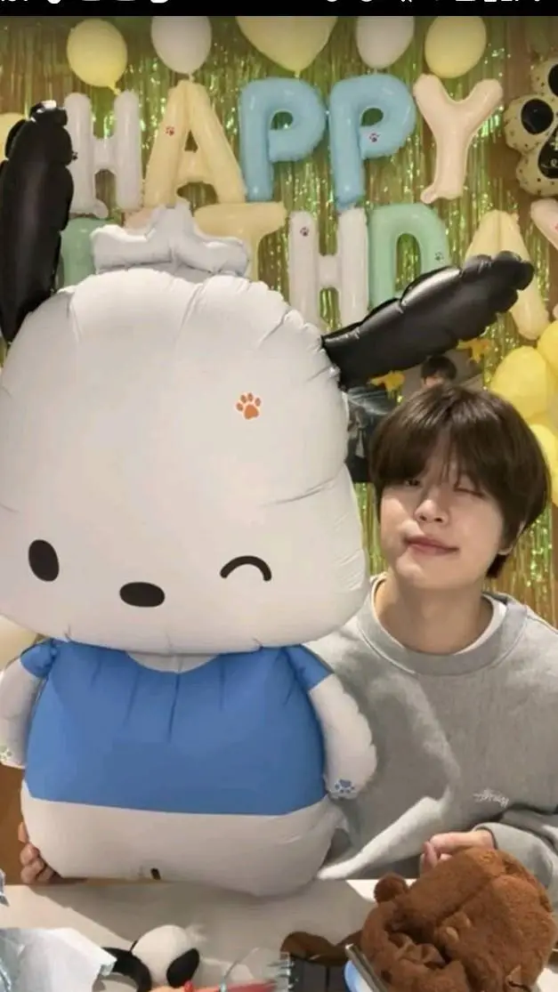 ai character: seungmin background