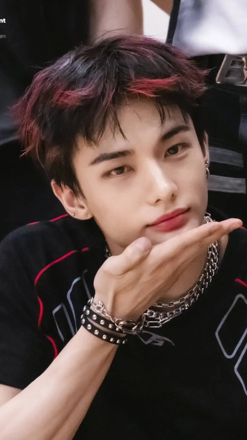 Talkie AI - Chat with Hyunjin 