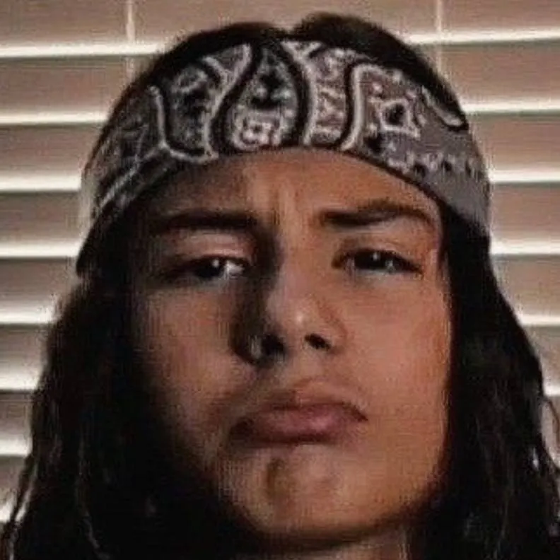 chat with ai character: Miguel mora 