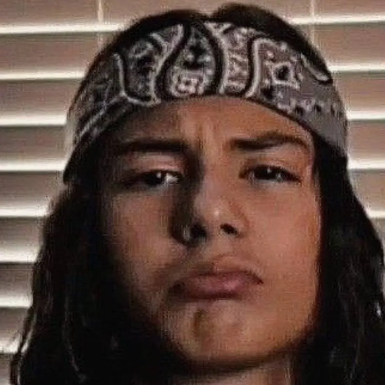 chat with ai character: Miguel mora 