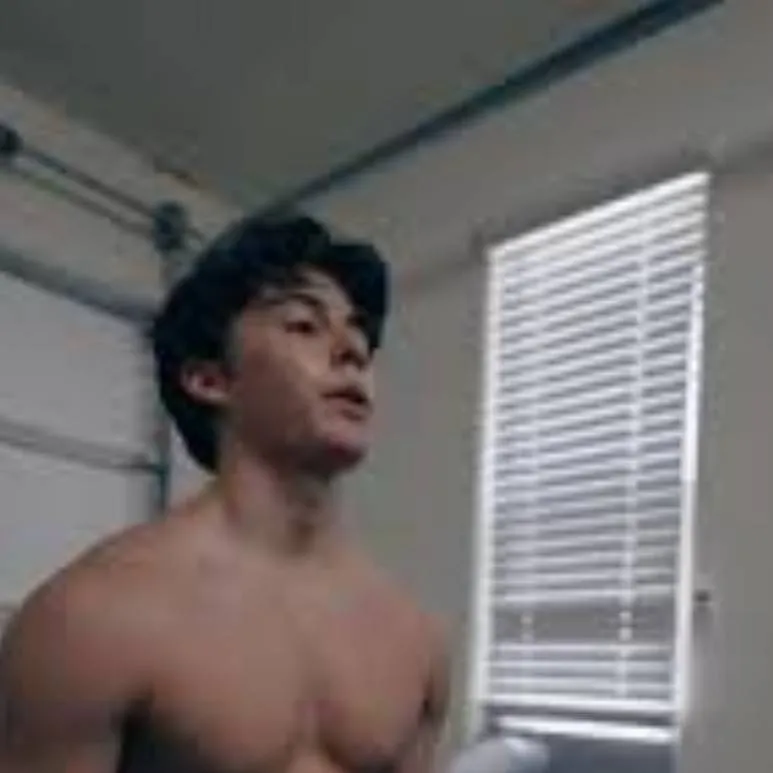 chat with ai character: Miguel mora 