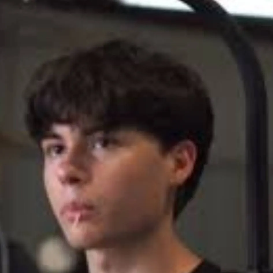 chat with ai character: Miguel mora 