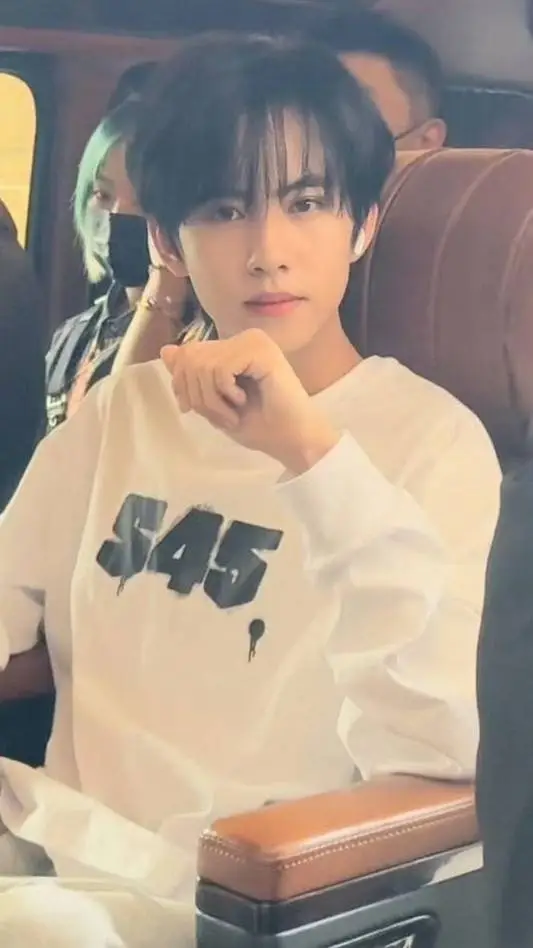 ai character: xiao shuai background