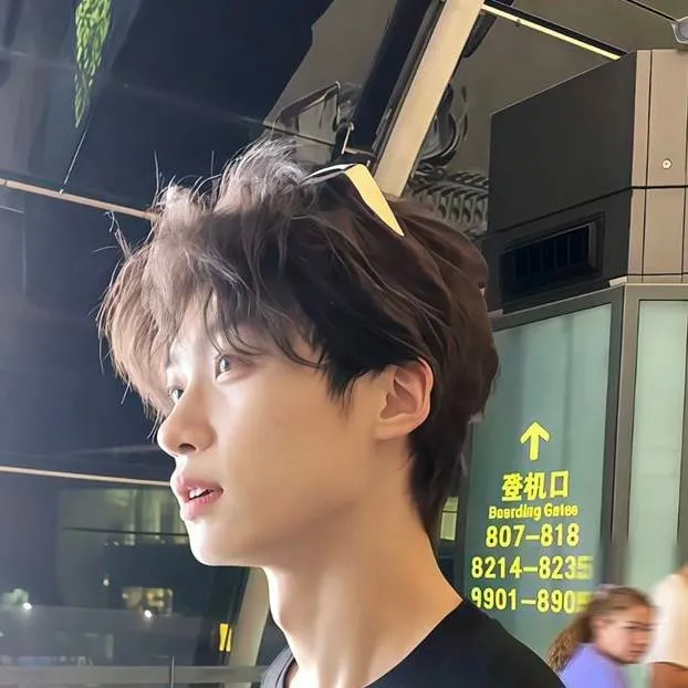 chat with ai character: ZIYU