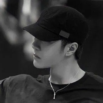 chat with ai character: WANG YIBO 🎧