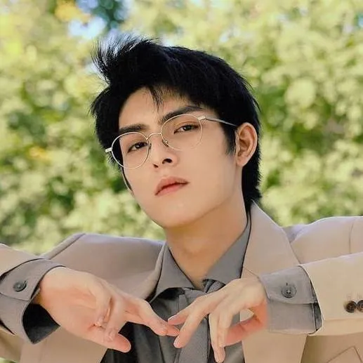 chat with ai character: wang haoxuan 