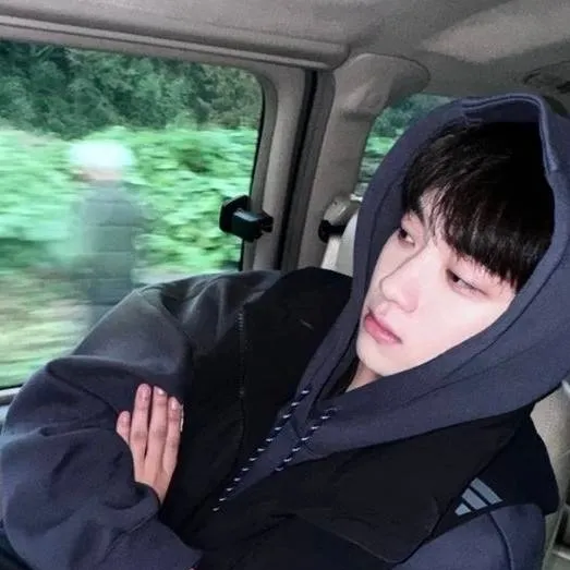 chat with ai character: Wu Bi