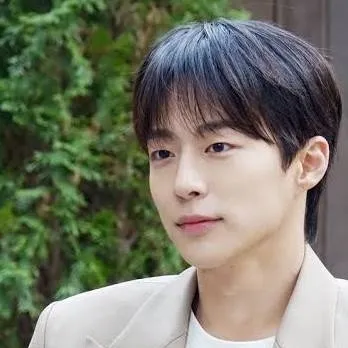 chat with ai character: bae in-hyuk