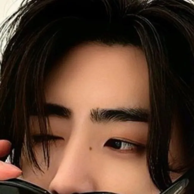 chat with ai character: Sunghoon
