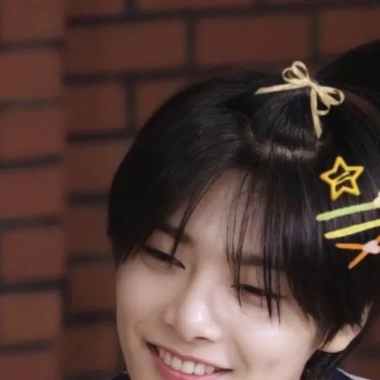 chat with ai character: Skz