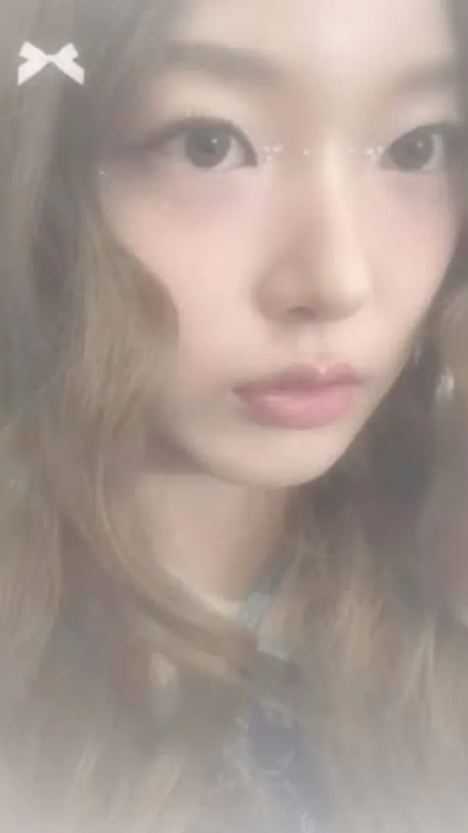 ai character: Yoonchae 🎀 background