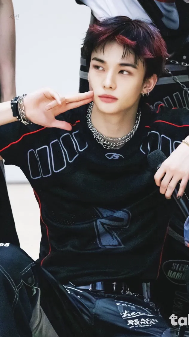 ai character: Hyunjin background