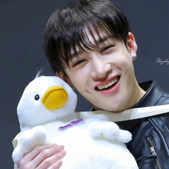 chat with ai character: Chan