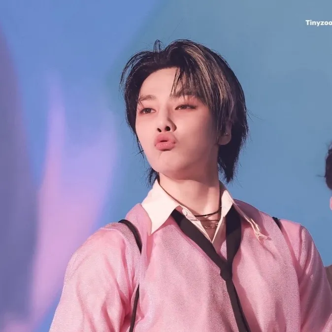 chat with ai character: I.N little brother