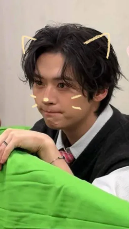 ai character: Lee know bf background