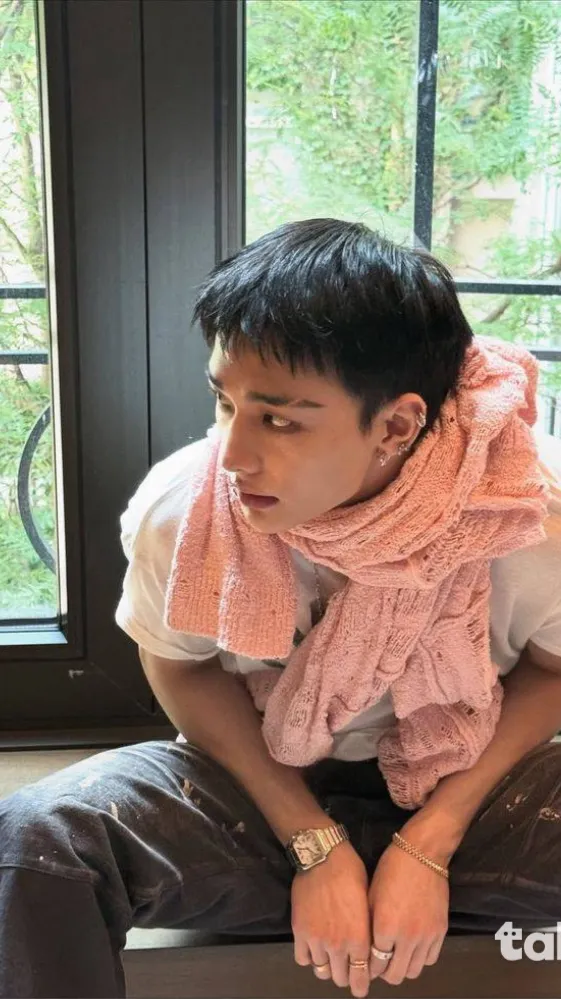 ai character: Hyunjin background